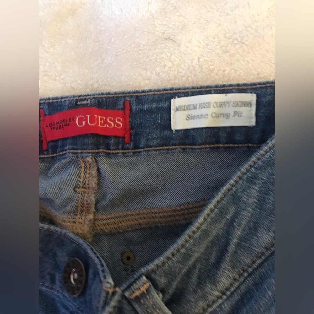 Guess Jeans Curvy - Picture 2 of 4
